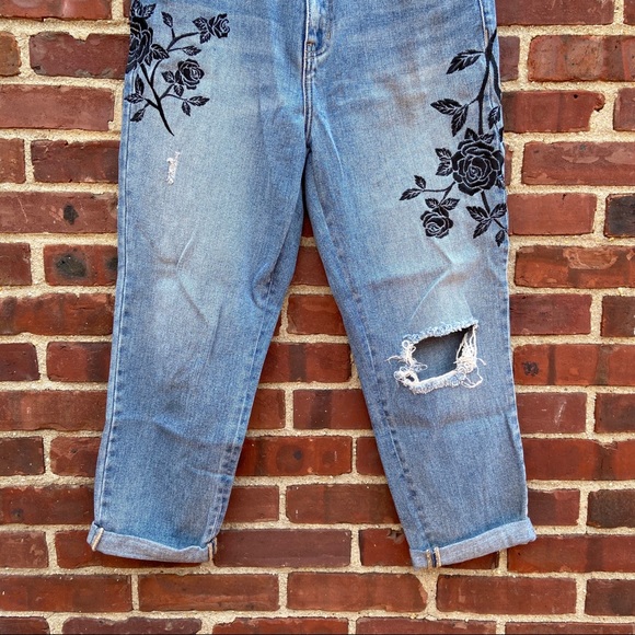 ❤️SOLD❤️ NWOT PACSUN EMBROIDERED MOM JEAN - Picture 2 of 6